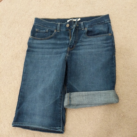 Levi's Jean Bermuda Short NWOT - Picture 6 of 6
